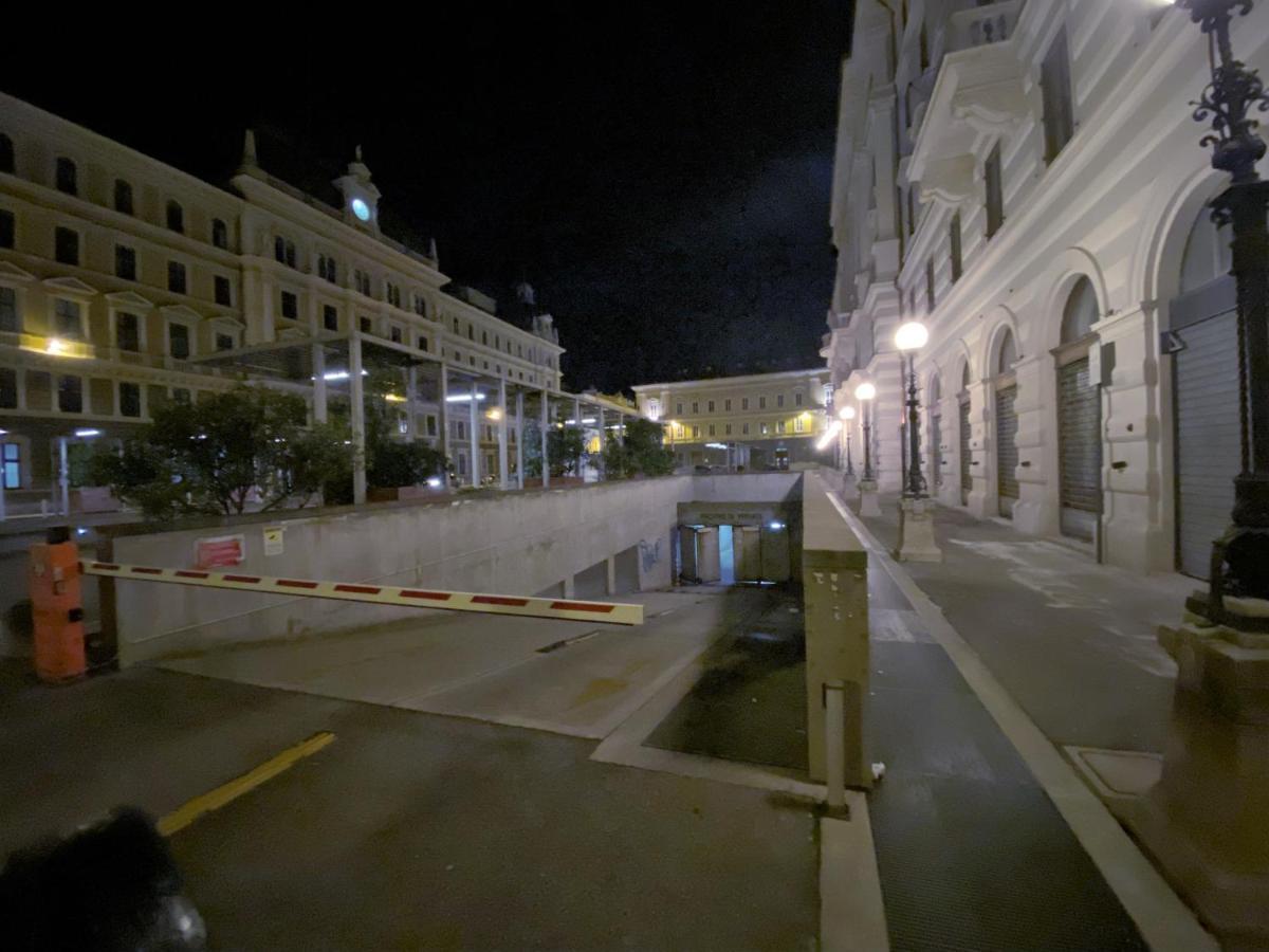 Rifugio Hemingway, Trieste Centro Con Parcheggio Extérieur photo
